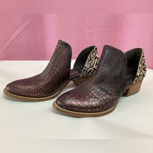 Diba True Croc Round Toe Ankle Boots Sz 9